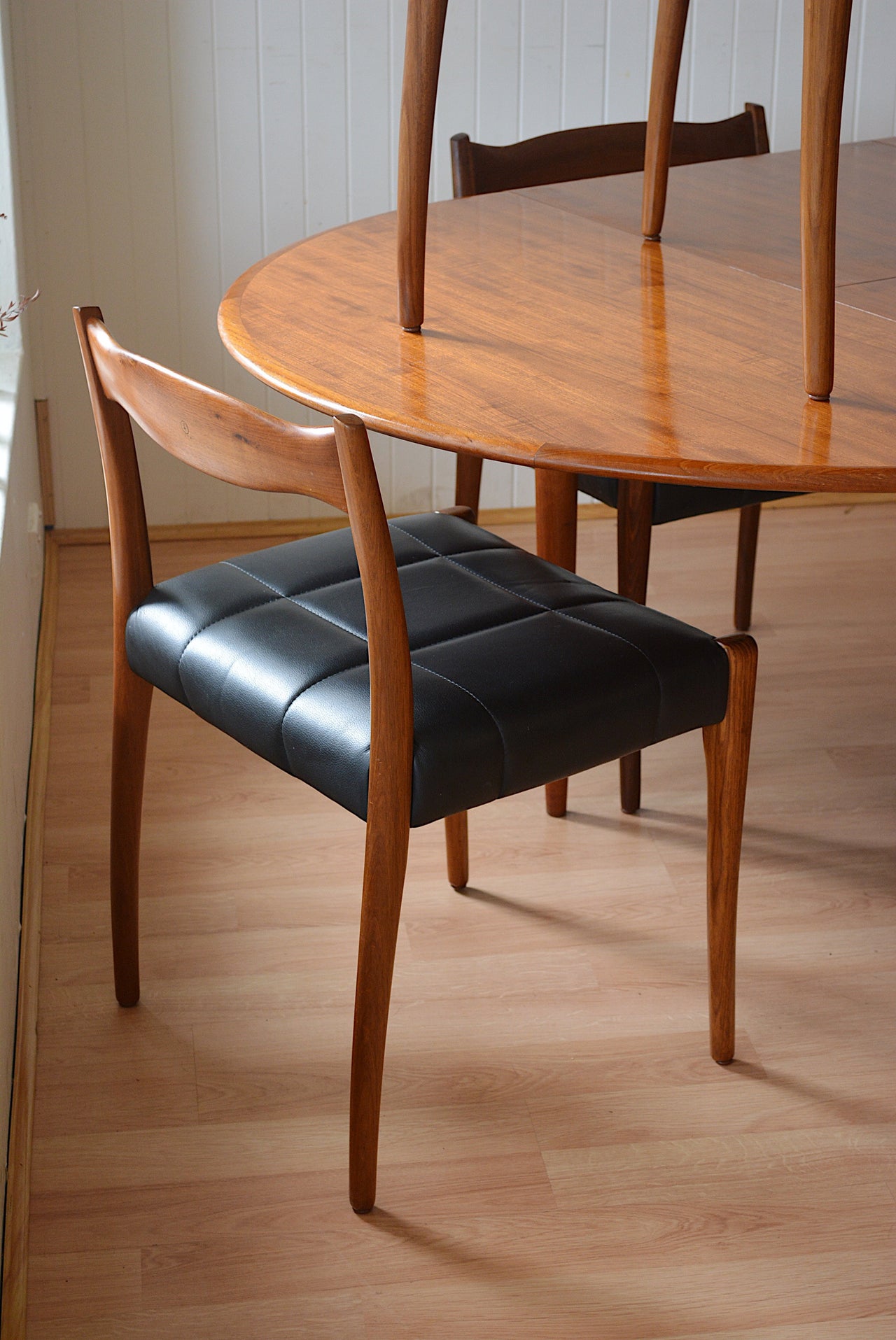 Seating Mid Century Avenue